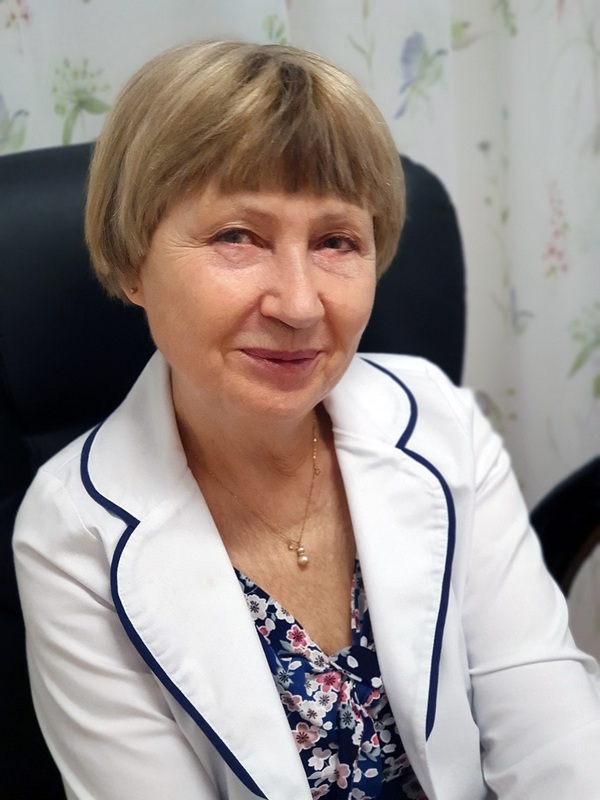 Dr. Réti Marienn